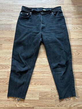 Dark wash Levi's 550 cropped hem